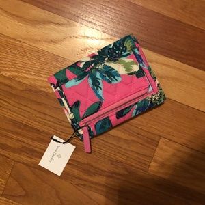 NWT Vera Bradley Euro Wallet Tropical Paradise